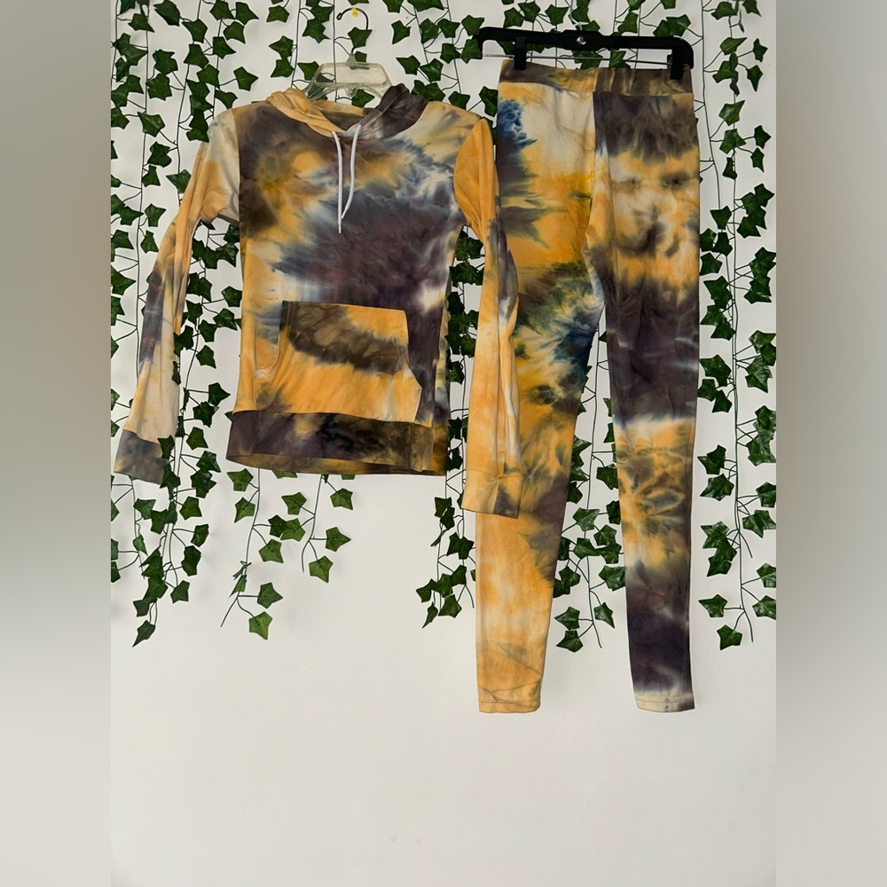 Matching Set:Multiple colors (Size small) - Picture 8 of 9